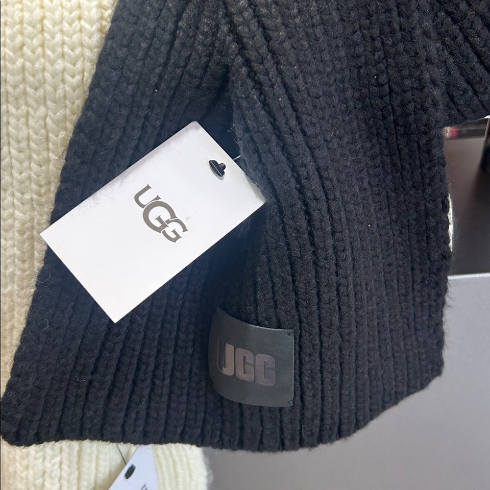 UGG Chunky Rib Scarf - Picture 6 of 6